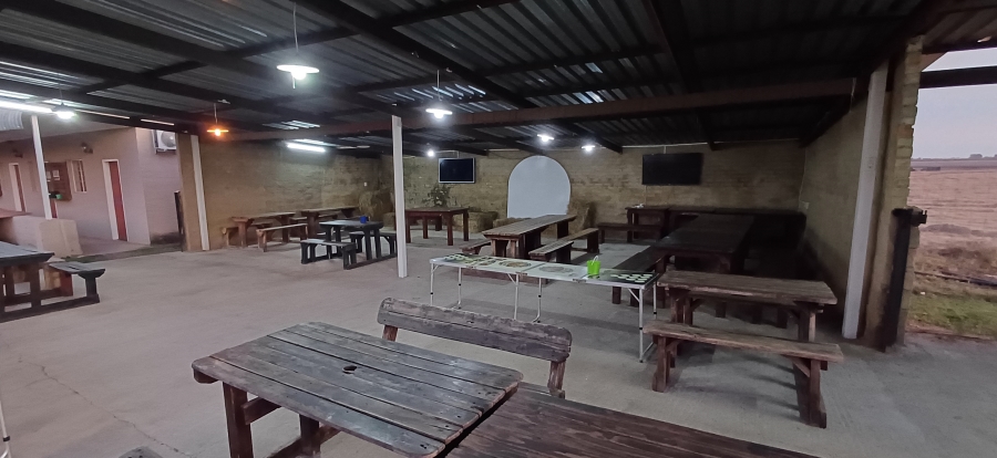 7 Bedroom Property for Sale in Harpington A H North West